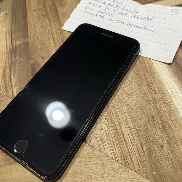 Apple iPhone 7 Plus - 128 GB - Black (Unlocked) - Picture 2 of 4